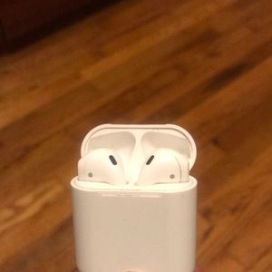 UA AirPods